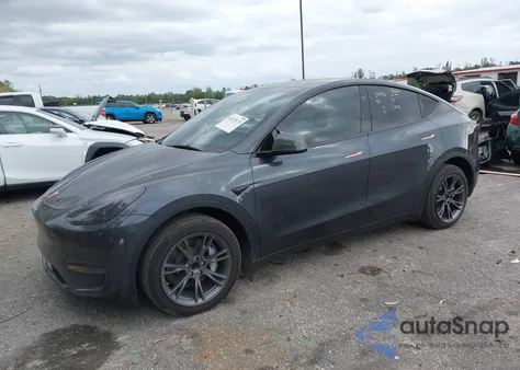 2025 Tesla Model Y Long Range Dual Motor Rear-Wheel Drive z USA, uszkodzony, nr VIN 7SAYGDED5SA374996